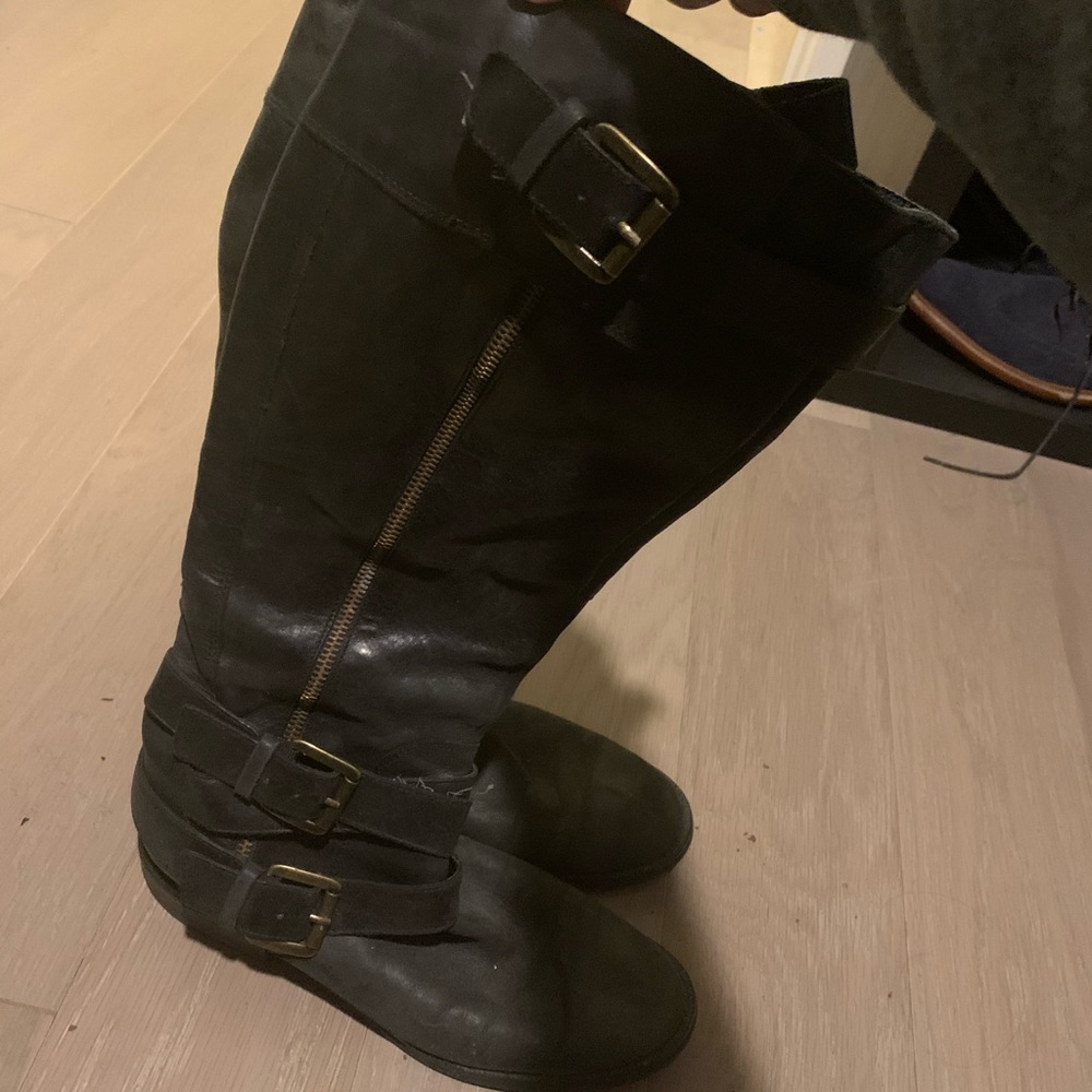 Tall boots with buckle